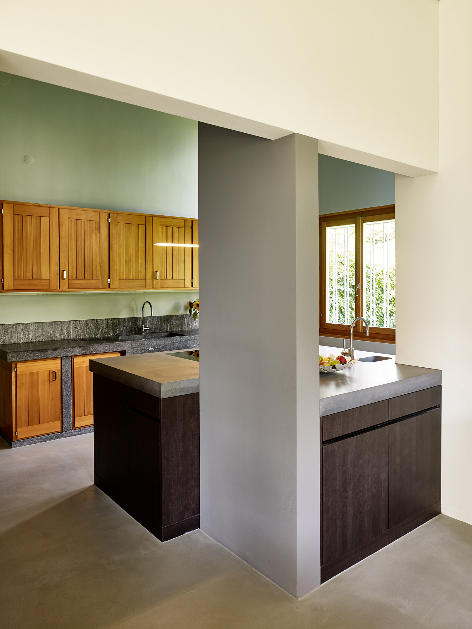 E15560 Alpa 052682 SCREEN